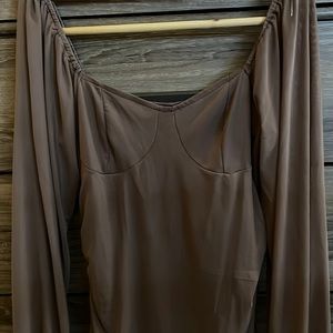 Off shoulder long puffy Lacey sleeves. Short dress with roushed sides